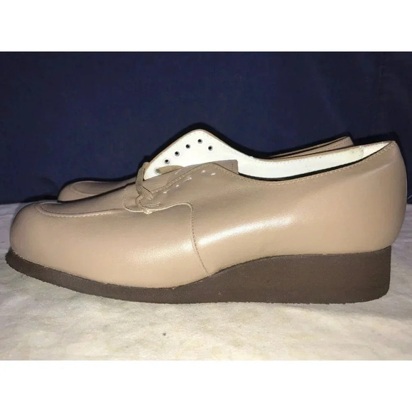 P. W. Minor Orthopedic Beige Lace Up Wedge Heel Comfort Shoe 10 AA Narrow - Picture 2 of 8